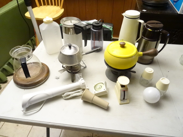 lot 271 image: Fondue Pots, Mixer, Insulated Coffee Karafs