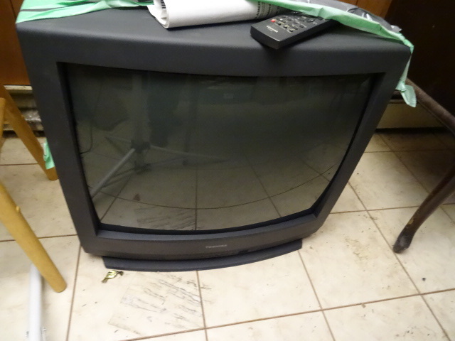 lot 274 image: Toshiba Color TV WRemote 27