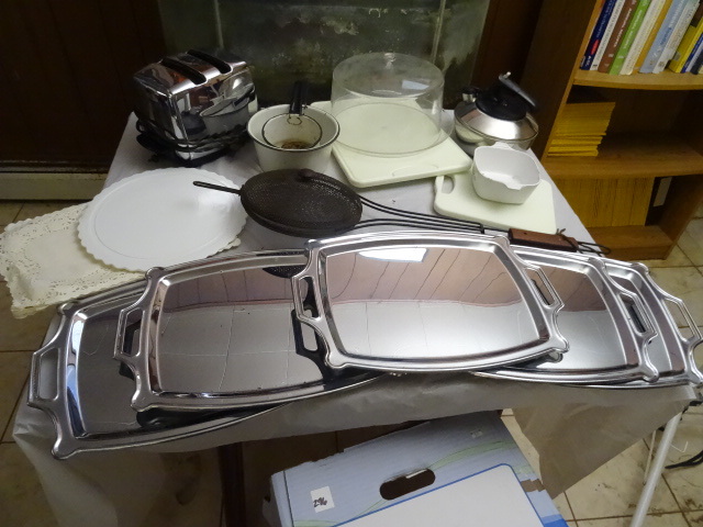 lot 276 image: Trays, Toaster, Popcorn Popper, Misc