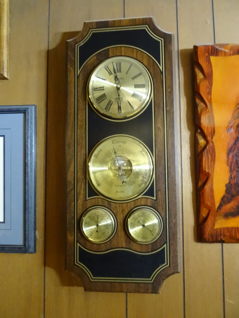 lot 278 image: Bolivia Clock WBarometer