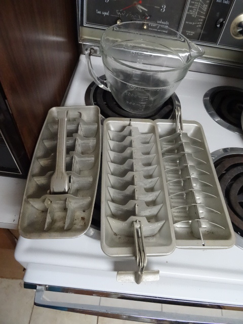 lot 304 image: 3 Vintage Ice Cube Trays