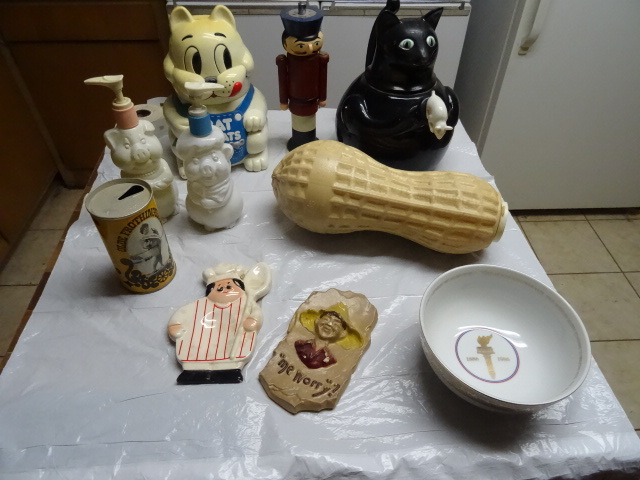 lot 306 image: Misc Cat Tea Pot, Cat cat treat jar, Peanut Container