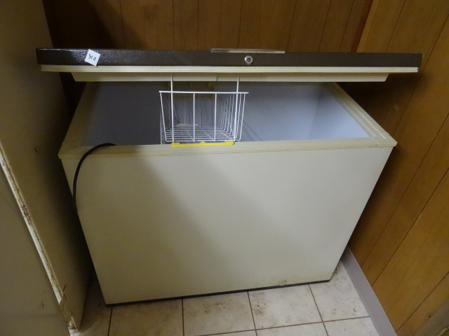 lot 310 image: Gibson Chest Freezer