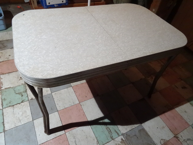 lot 332 image: Formica Metal Framed Kitchen Table