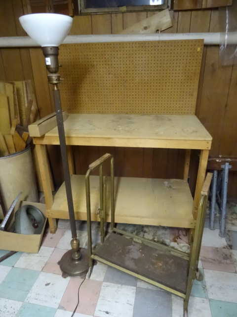 lot 362 image: Lamp & Cart