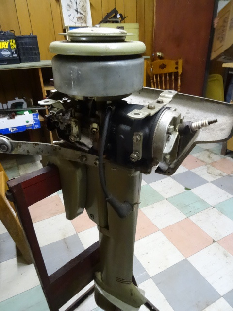 lot 364 image: Scott Atwater Vintage Outboard Motor