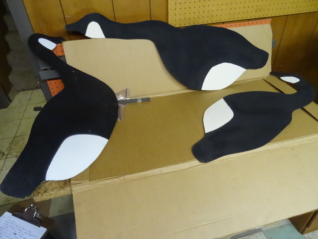 lot 372 image: 3- 1 Dimension Goose Decoys WStakes