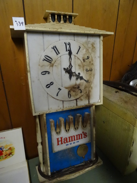 lot 339 image: Vintage Hamms Beer Wall Clock Electric