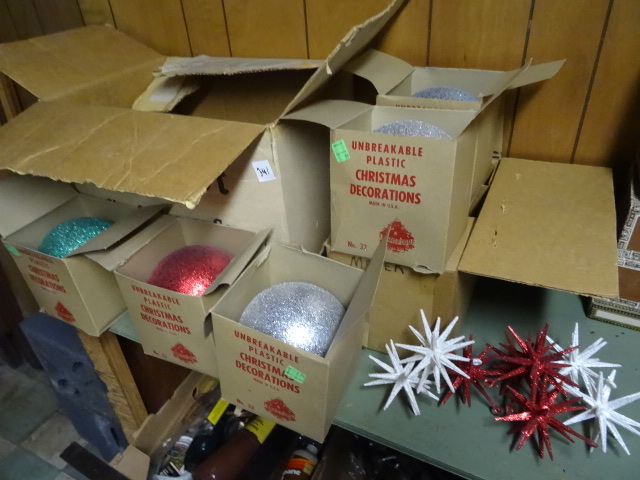 lot 341 image: Vintage Christmas Ornaments,