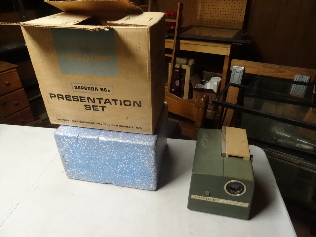 lot 344 image: Vintage Slide Projector, Airquipt