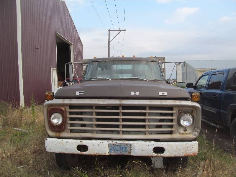 lot 1 image: Ford F600 truck