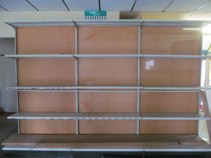 lot 19 image: display shelf