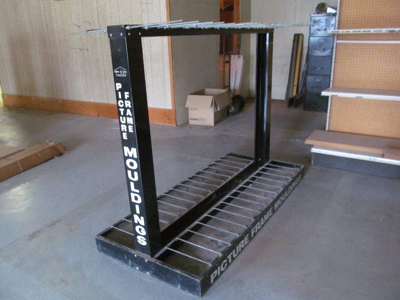 lot 20 image: molding display rack
