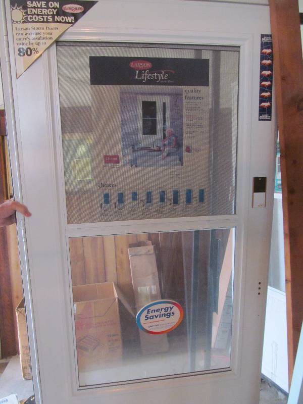 lot 26 image: Larson storm door