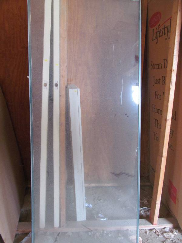 lot 43 image: Larson storm door window glass