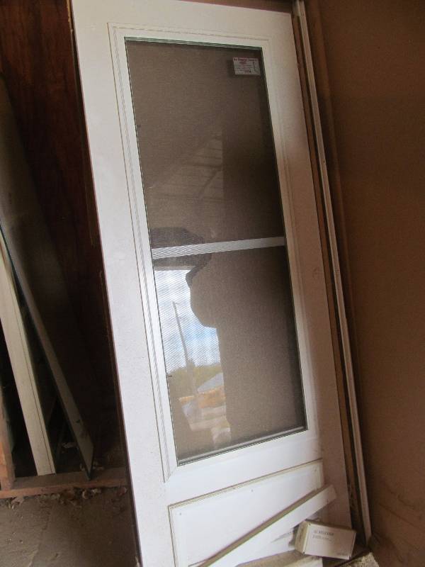 lot 44 image: Larson Storm door