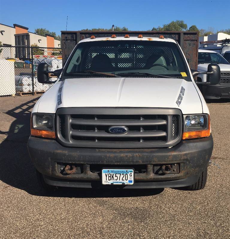 lot 1 image: 2001 Ford F350 Stake Bed Truck