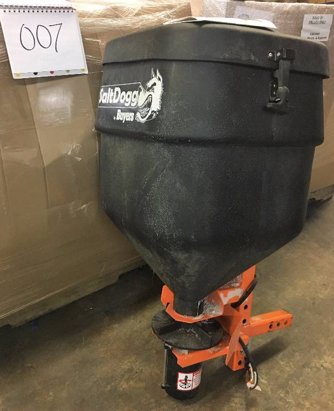 lot 7 image: SaltDogg Heavy-Duty Professional Tailgate Salt Spreader