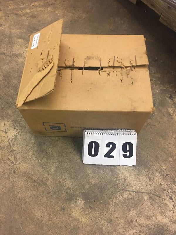 lot 29 image: Lot of Box Sealing Staples
