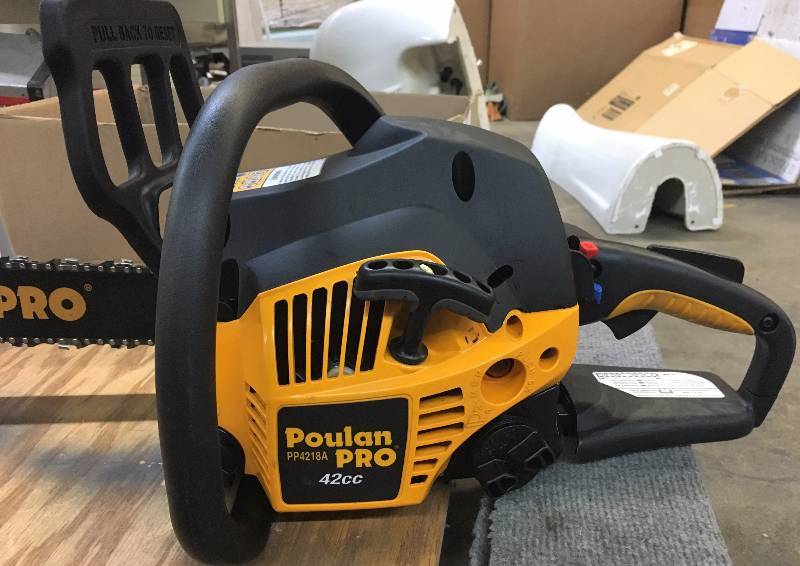 lot 48 image: Poulan Pro 42cc 2-Cycle 18 Gas Chainsaw