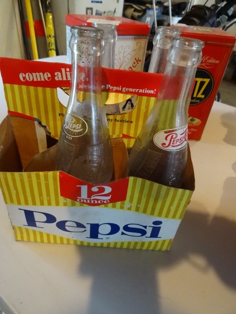 Vintage Pepsi Case With 4 Bottles