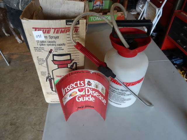 True Temper 1.3 Gallon Pressure Sprayer