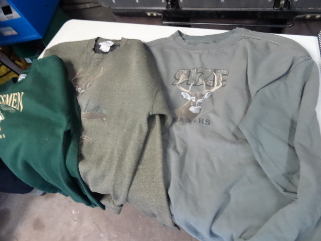 3 Deer Print Sweat Shirts XL
