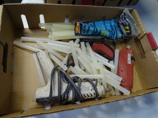 2 Glue Guns With Slue Sticks
