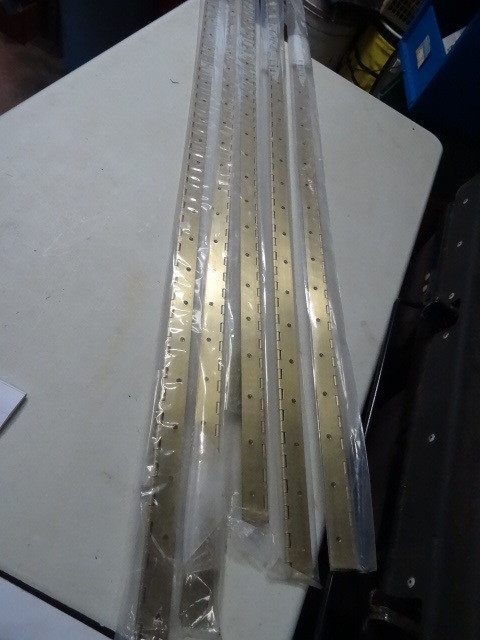 5 Metal Hinges, 48