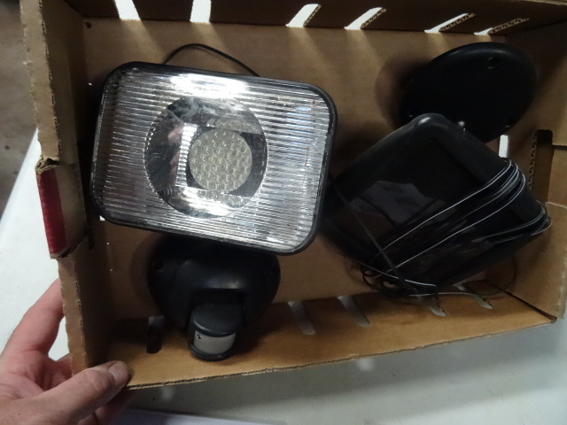 Solar powered outdoor motion light