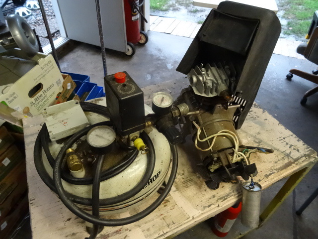 Pancake compressor tank