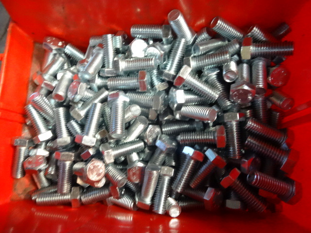 1 x 12 bolts. Qty 250