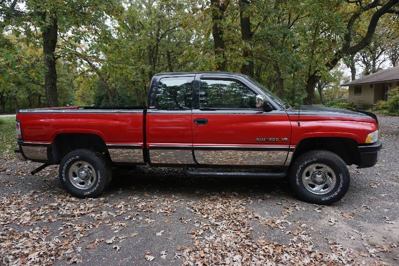1996 Dodge Ram 1500 SLT Laramie 4 x 4 Pick Up Truck