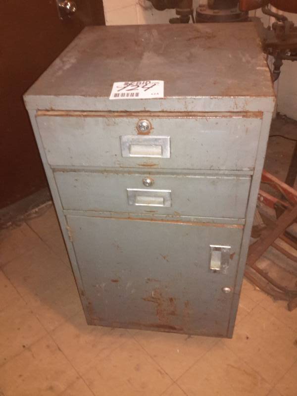 lot 124 image: Steel storage cabinet 2 lociking draws 1 locking door