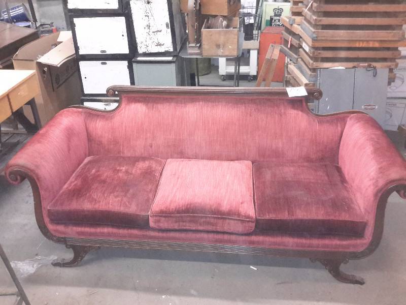 lot 130 image: COUCH Antique
