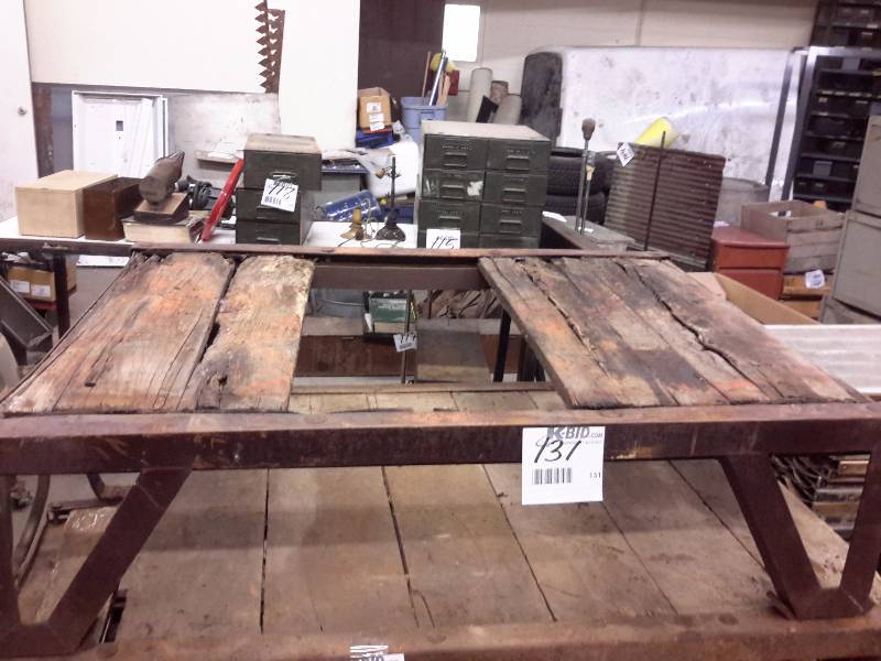 lot 131 image: Steel & wood Railroad Pallet 