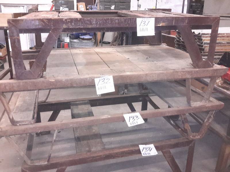 lot 132 image: Steel & wood Railroad Pallet 