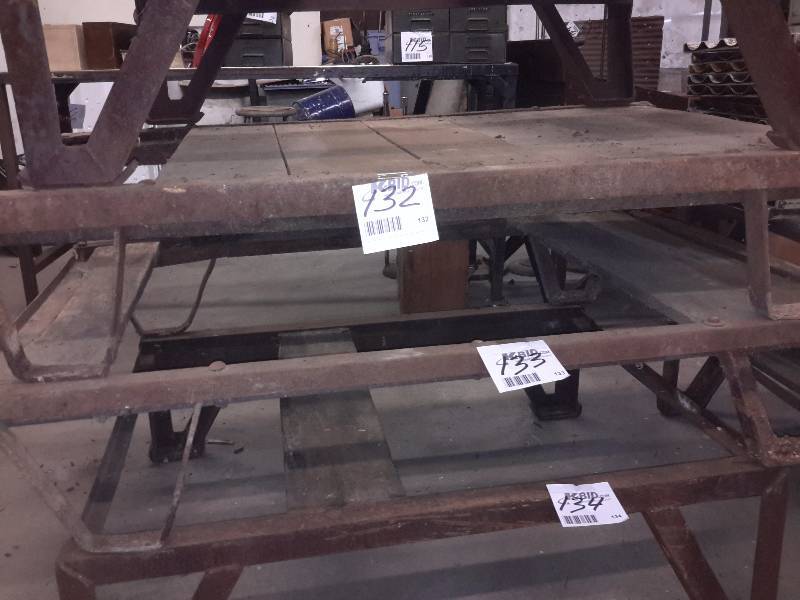 lot 133 image: Steel & wood Railroad Pallet 