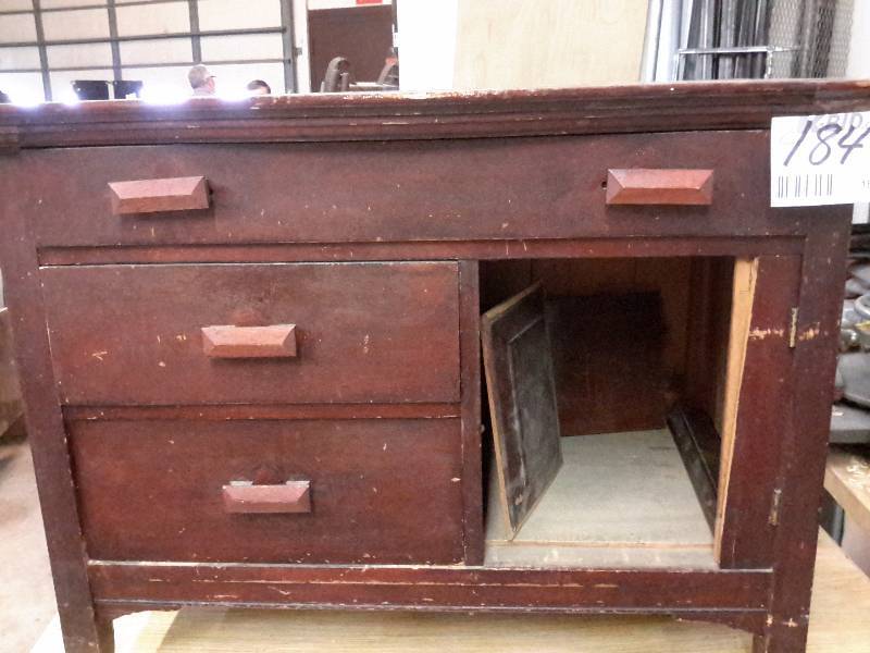 lot 184 image: Vingage Wood Washstand