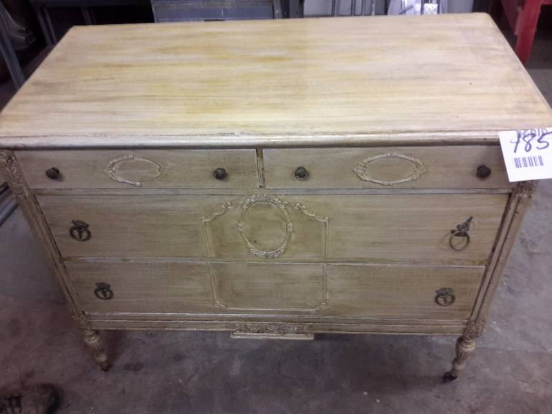 lot 185 image: 4 drawer wood dresser