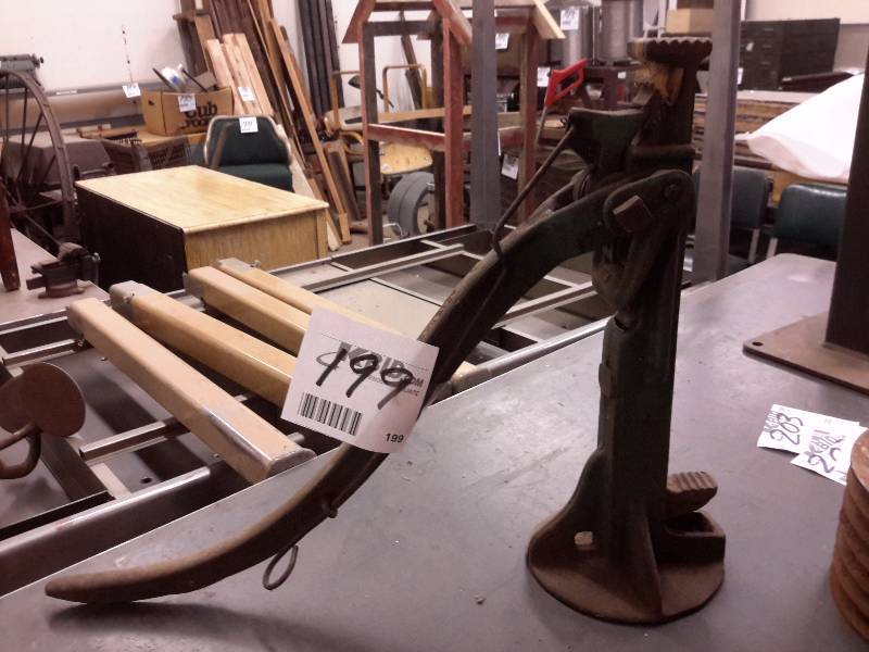 lot 199 image: Vintage car jack