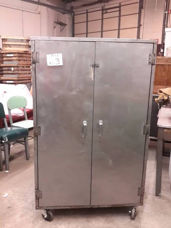 lot 3 image: 2 Door Steel Cabinet