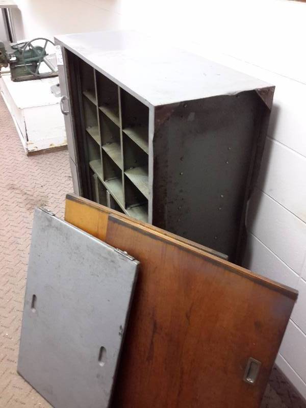 lot 27 image: Steel Cabinet with miscelainous sliding drawers