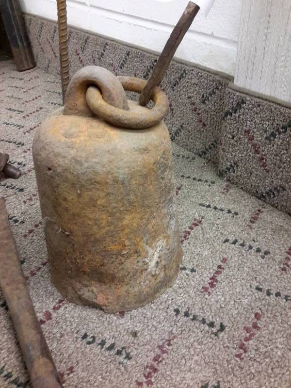 lot 35 image: Misc. industrial salvage items