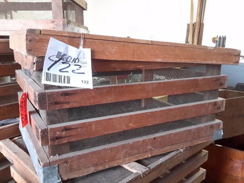 lot 122 image: 6 Barley & Oats Screened wood crates with top lid screened
