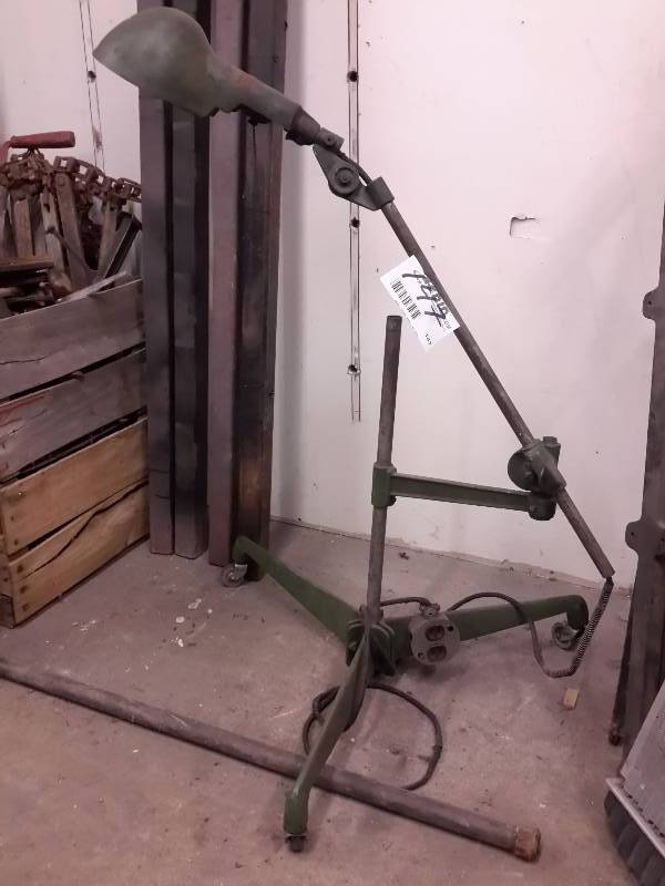 lot 147 image: Industrial shop light