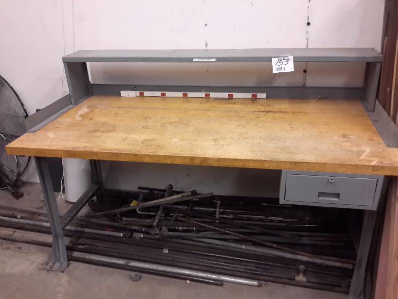 lot 153 image: Industrial Work Bench with upper shelf