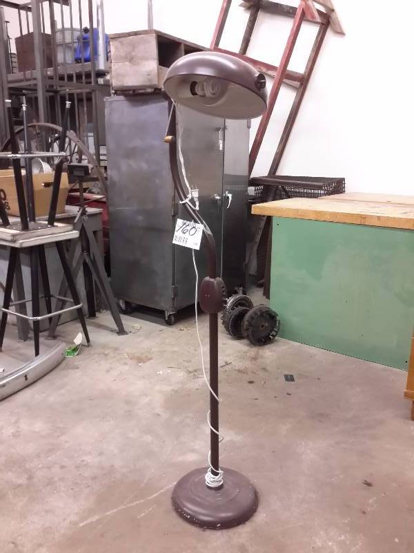 lot 160 image: Floor Lamp vintage with night light