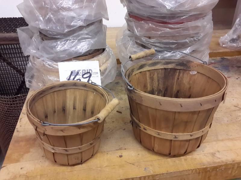 lot 169 image: (17) 7&9 WOOD WOVEN BUSHEL BASKETS