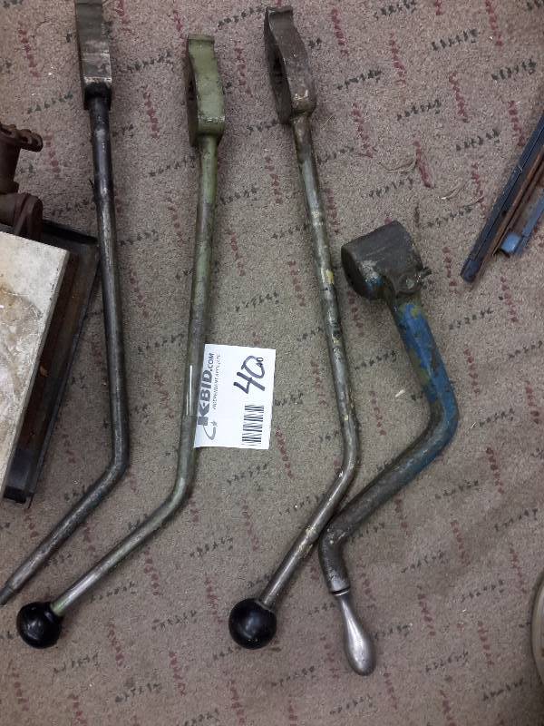 lot 40 image: HD shifters & scissor jack